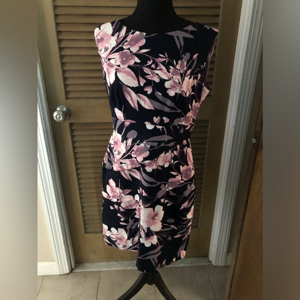 Stunning sleeveless dress  size 8P some stretch